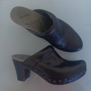 Dansko Black Leather Studded Heeled Clogs Mules Size 41 Round Toe Block Heel